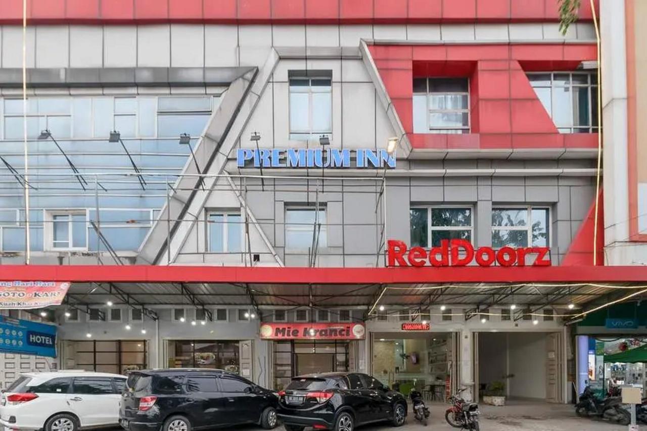 Reddoorz Plus @ Cemara Asri Medan Esterno foto